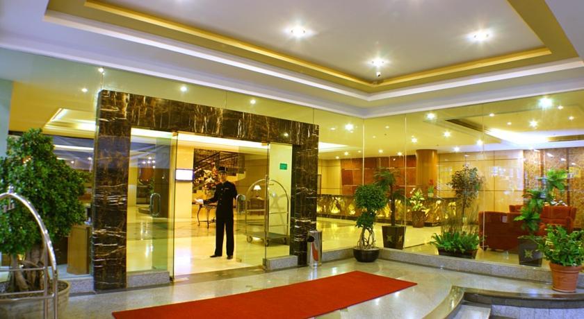 Rocky Plaza Hotel Padang Padang  Exteriör bild